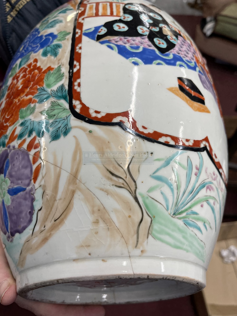 19th cent. Japanese vase with flared neck decorated with stylised scenes, reign marks to the damaged - Image 3 of 5