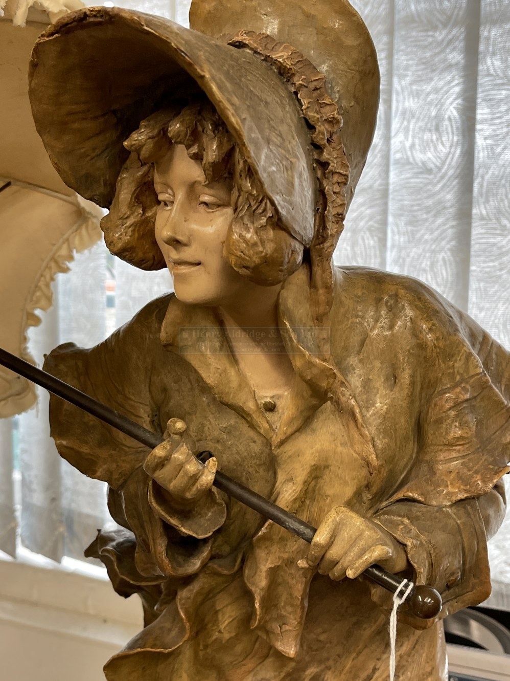 Art Nouveau: Early 20th cent. Austrian Goldscheider terracotta table lamp in the form of a lady - Image 2 of 4