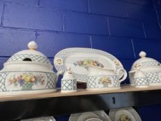 20th cent. Ceramics: Villeroy and Boch 'Basket', discontinued 2007. Tureens with dome covers a pair,