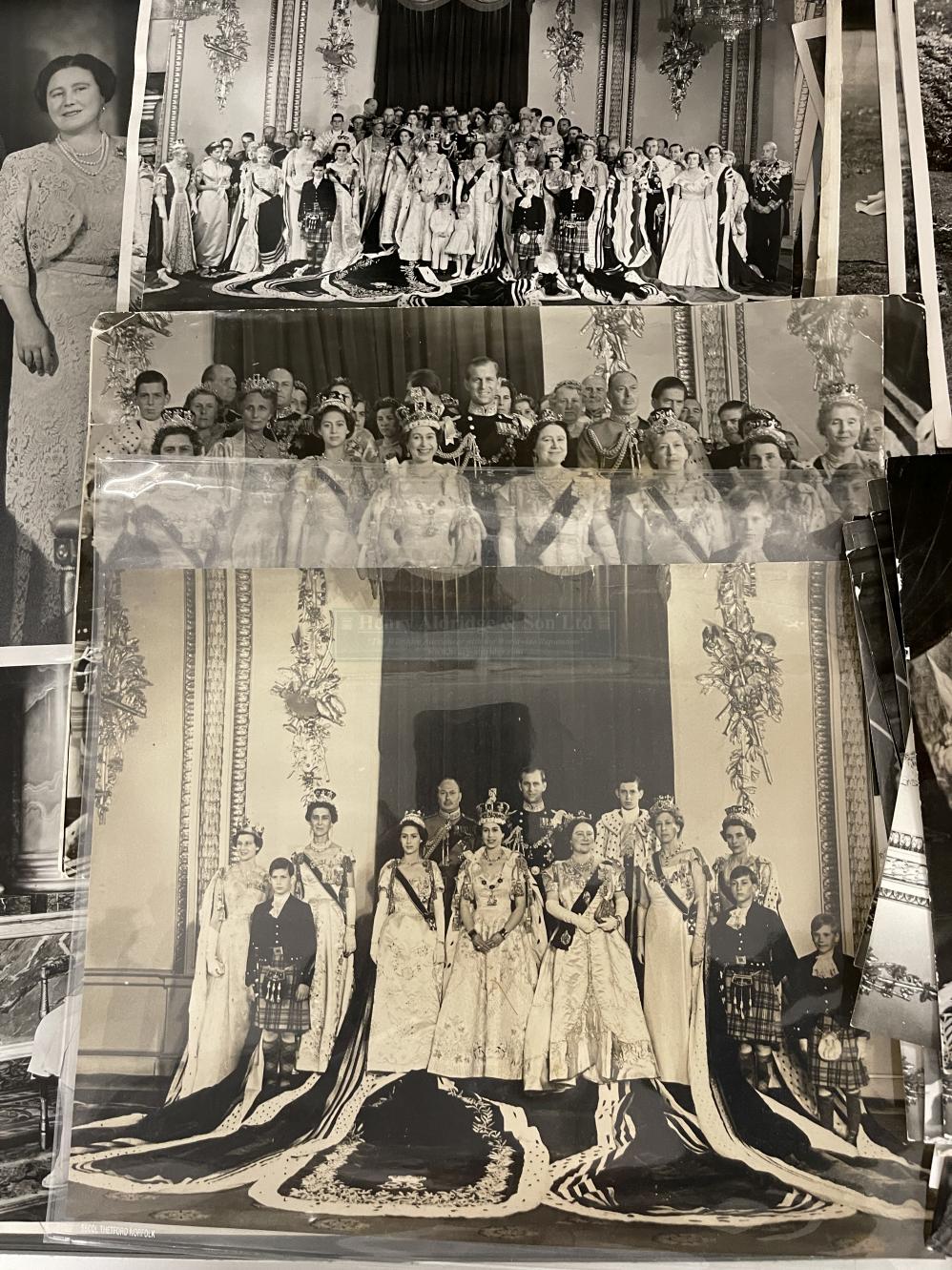 Photography/Iconic Royalty: Collection of Press photos, George VI and ERII, Coronation, Family - Image 2 of 3