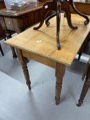 19th cent. Piecrust/tray top tripod table on turned column and scroll supports. 25ins. x 20ins. Plus