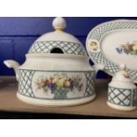 20th cent. Ceramics: Villeroy and Boch 'Basket' dinner and coffee, discontinued 2007. Tureens with
