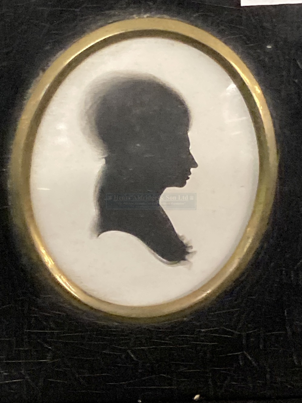 18th cent. Silhouettes of women in papier mache frames, one bears an old collection label on the - Image 4 of 4