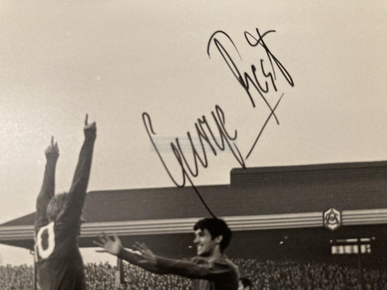 Football/Iconic Sportsmen: George Best (1946-2005). Playing for Manchester United v Arsenal. - Image 2 of 2