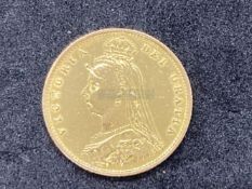 Gold coins: Victorian 1887 Half Sovereign. Weight 3.9g.