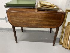 19th cent. Mahogany Pembroke table on tapering supports. 32ins. x 36ins. (with leaves extended)