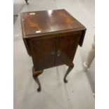 20th cent. Mahogany pot cupboard side table with drop leaves on cabriole supports. 25ins. (Extended)