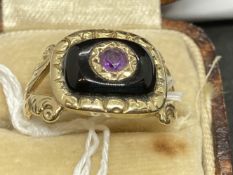 Early Victorian 18ct gold mourning ring with black enamel top set with an amethyst, back engraved