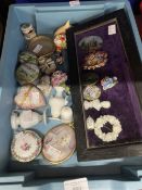 Porcelain trinket boxes including heart shaped box, round box view of Osterly Park House, pair of
