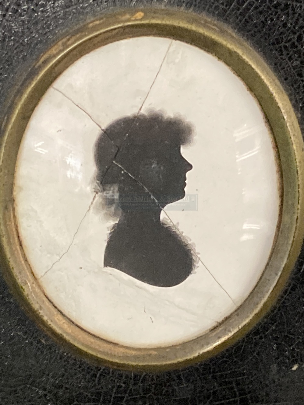 18th cent. Silhouettes of women in papier mache frames, one bears an old collection label on the - Image 3 of 4