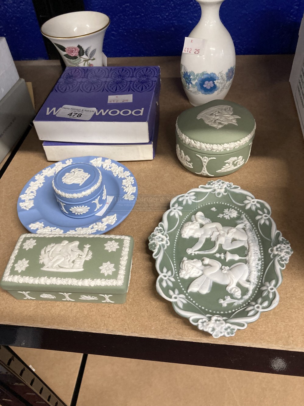 20th cent. Ceramics: Wedgwood Jasperware , blue/white round sweet dish, Princess Anne's Wedding,