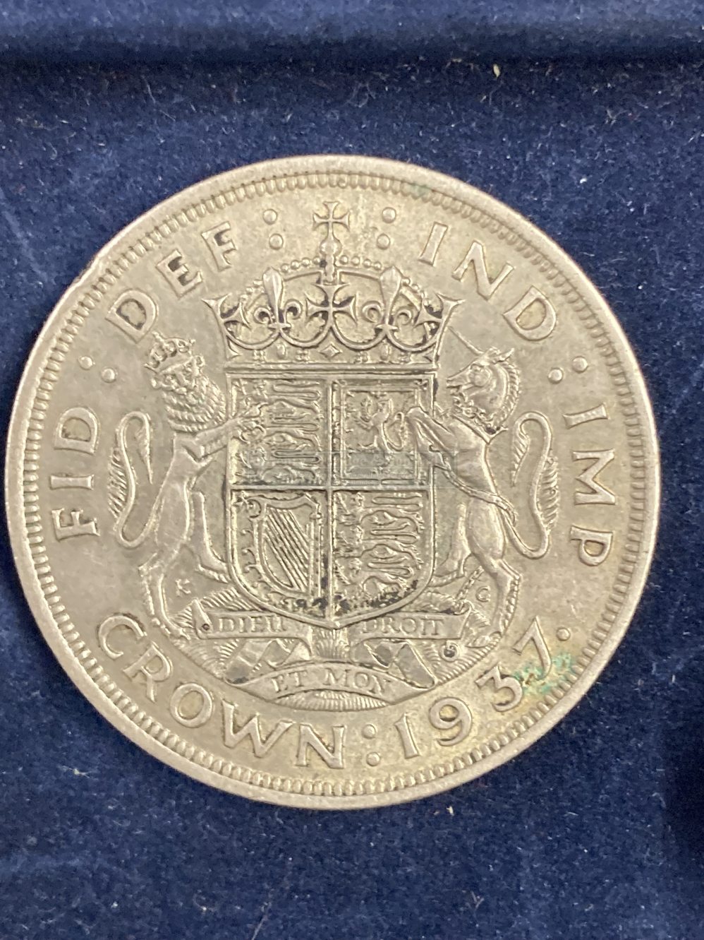 Numismatics: Crowns, 1889 George and Dragon, Young Head Crown, and a 1937 George VI Coat of Arms - Image 5 of 7