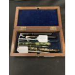 Pens & Pencils: Parker Duofold black 14K nib, Wyvern green marbled No. 8 Platinum Deluxe, green