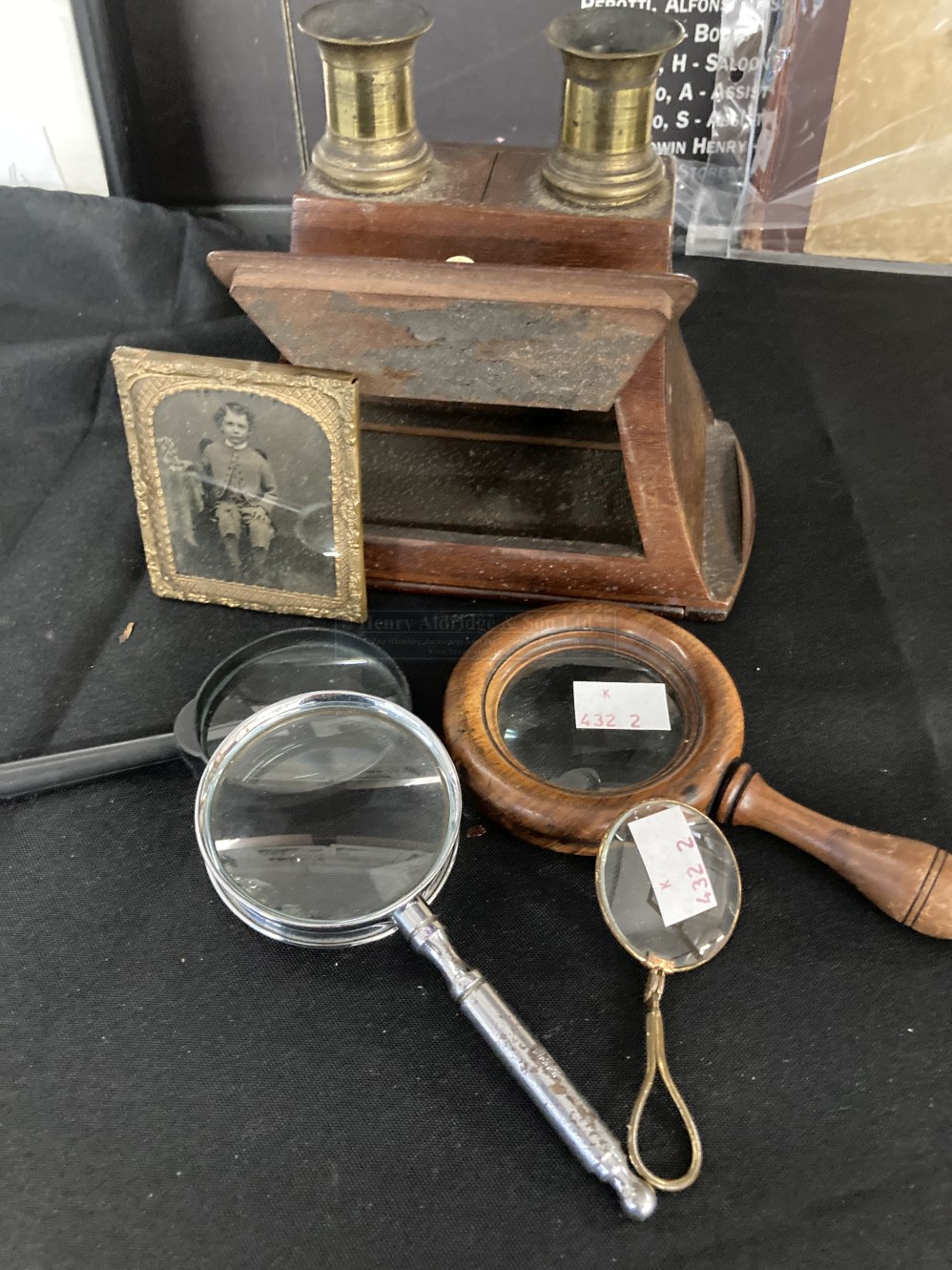 Late 19th/Early 20th cent. Optical: Treen framed magnifying glass A/F, chrome example, folding