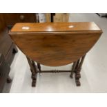 19th cent. Mahogany Sutherland table of delicate form. 21ins.