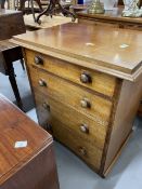 19th cent. Mahogany chest of drawers of delicate proportions, four drawers, turned handles, on