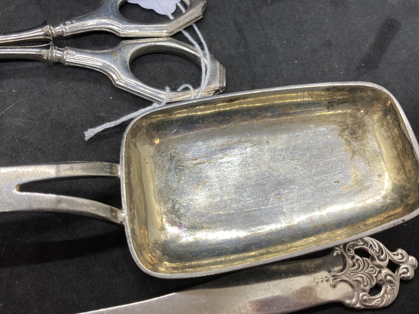 Norwegian Silver: 13¼ pre 1890 mark rectangular serving spoon, length 11ins, silver handled bread - Image 3 of 4