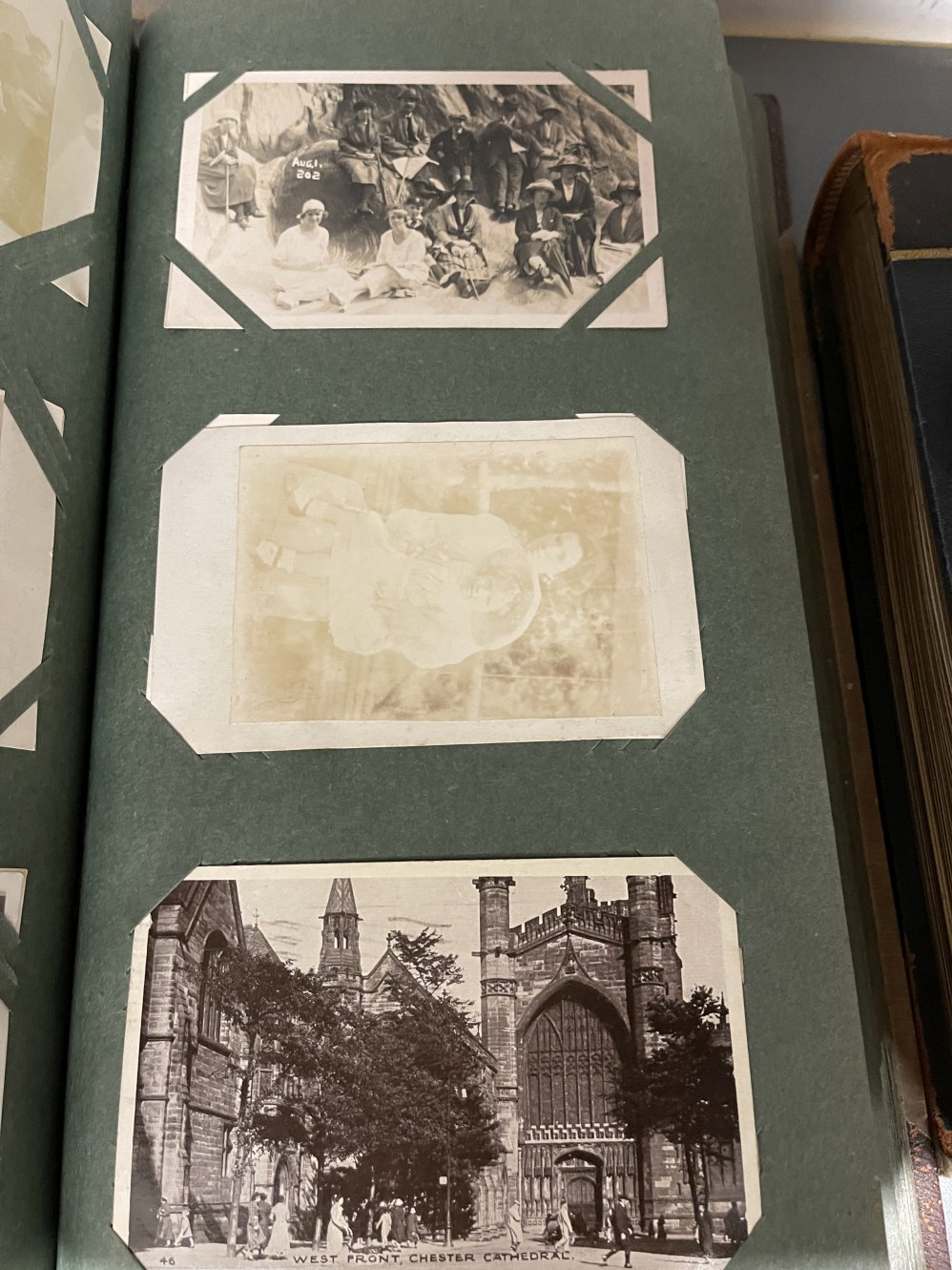 Photocards/Postcards/Photographs: 19th/20th cent. Photographs and postcards, three albums containing - Image 4 of 5