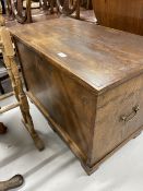Late 19th/early 20th cent. Oak blanket box with brass carrying handles. 30ins. x 21ins. x 18ins.