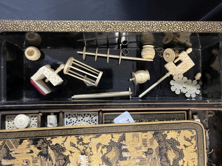 Chinese export lacquer black and gilt sewing table c1850. The lid lifts to reveal compartments for - Image 8 of 11