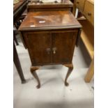 20th cent. Mahogany pot cupboard side table with drop leaves on cabriole supports. 25ins. (Extended)