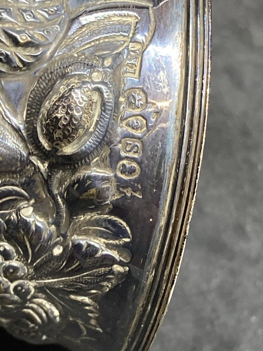 Hallmarked Georgian Silver: Christening cup, leaf and floral embossed decoration, with C scroll - Image 3 of 3