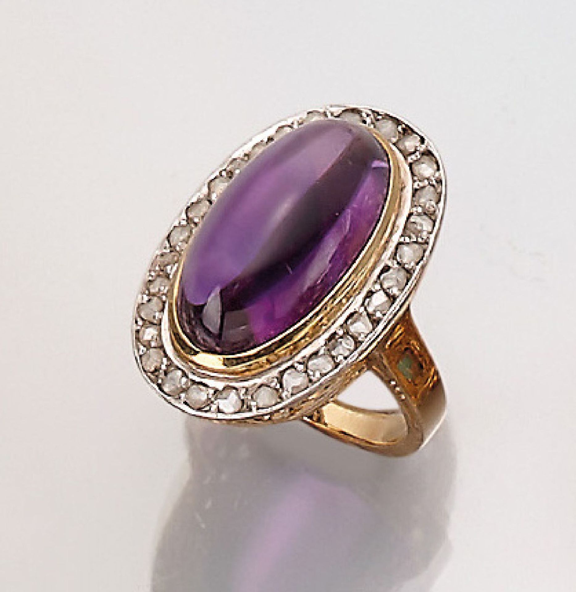 14 kt Gold Ring mit Amethyst und Diamanten, GG/WG