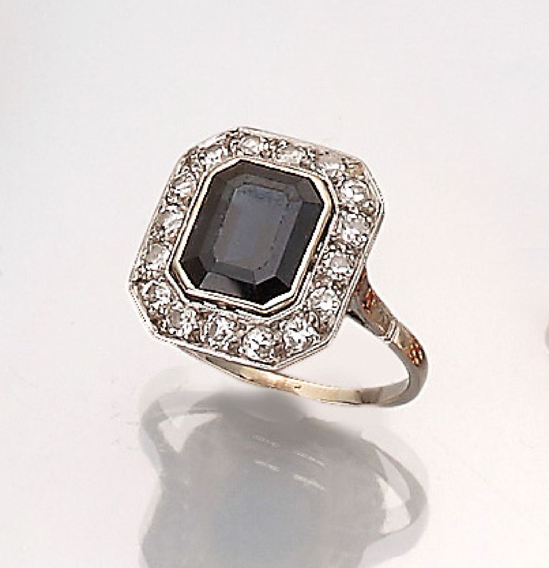 18 kt Art-Deco Gold Ring mit Saphir und Diamanten, WG