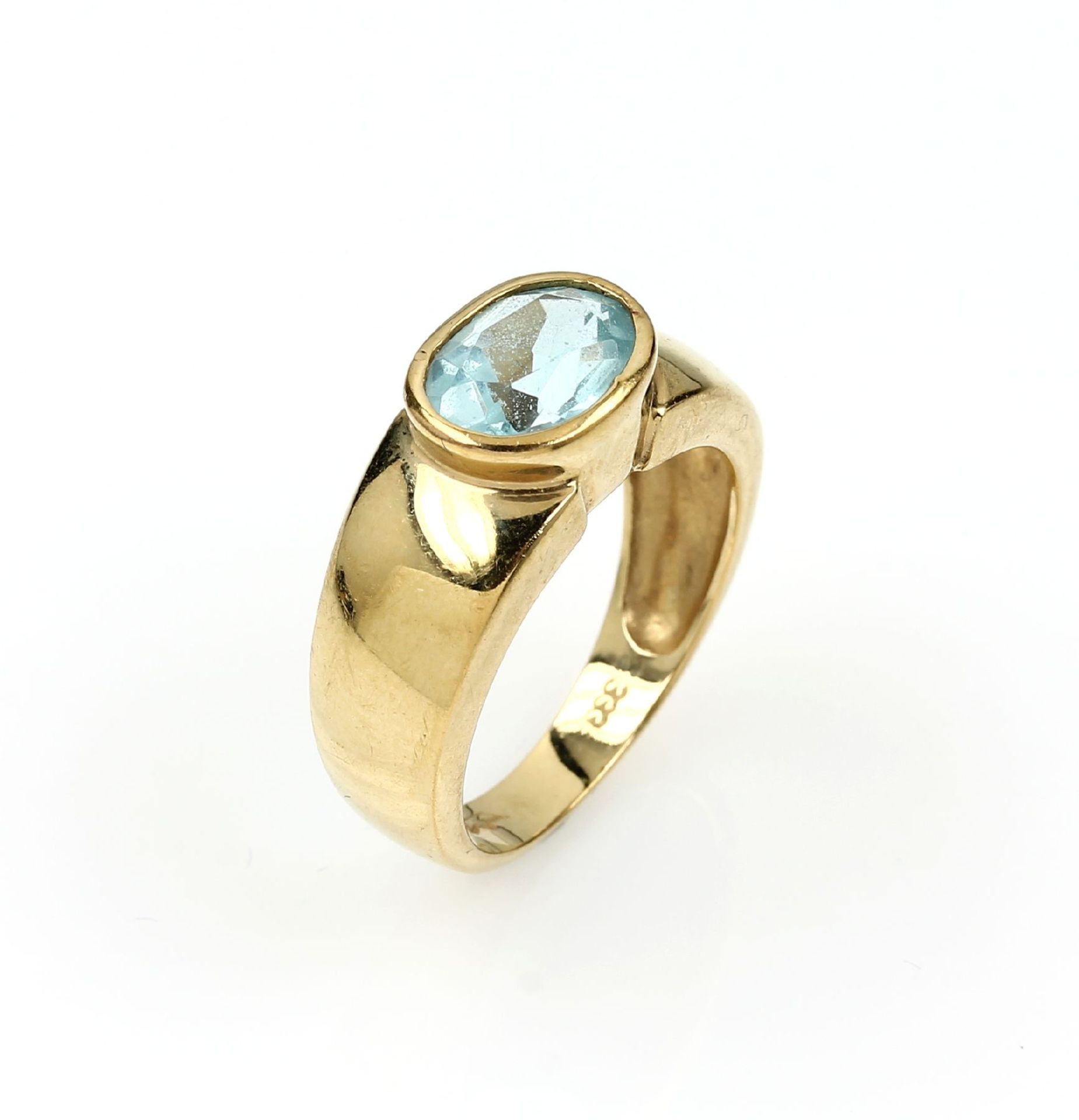 8 kt Gold Ring mit Topas, GG 333/000, mittig ovalfacett.