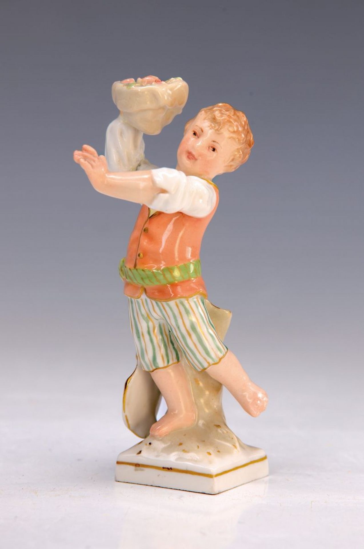 Porzellanfigur, KPM Berlin, um 1900, Monatsfigur für den