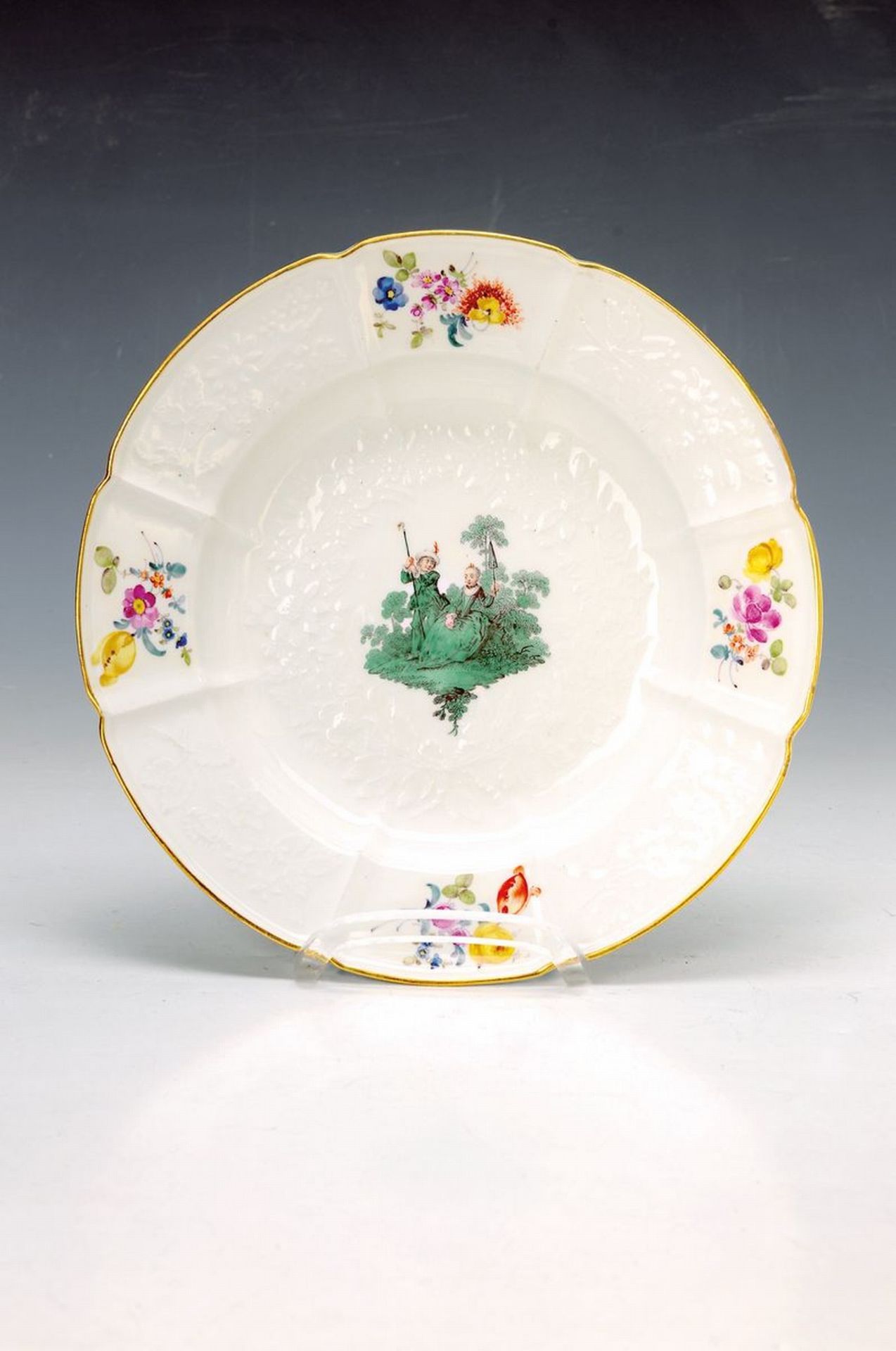 Teller, Meissen, um 1760, kupfergrüne Watteaumalerei, mit