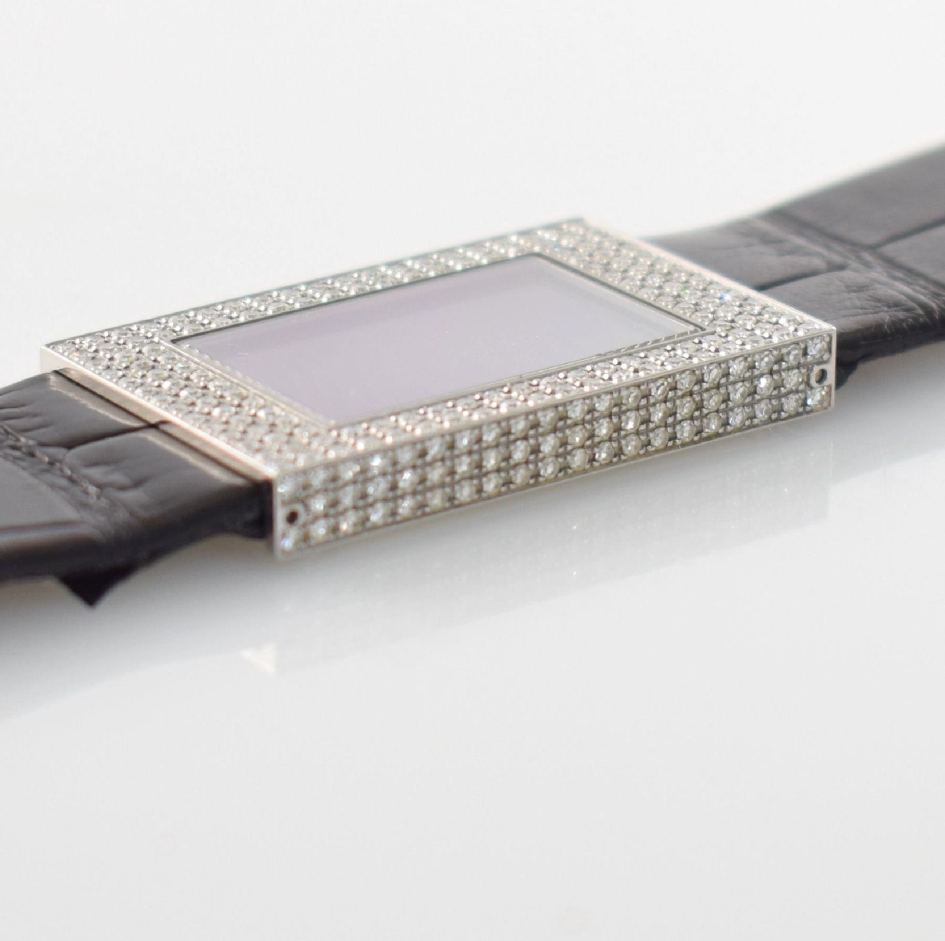 VENTURA Armbanduhr mit Brillantbesatz designed von - Bild 9 aus 10