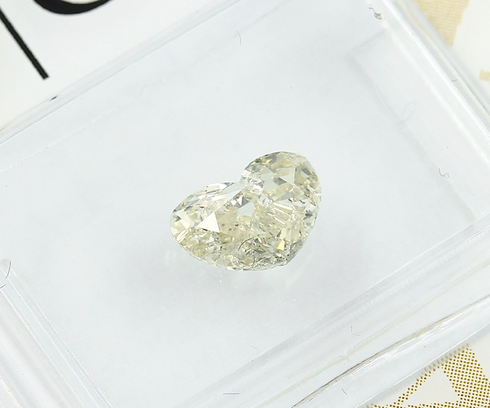 Loser Diamant, 0.9 ct Natural Fancy Yellow, herzf. - Image 2 of 4