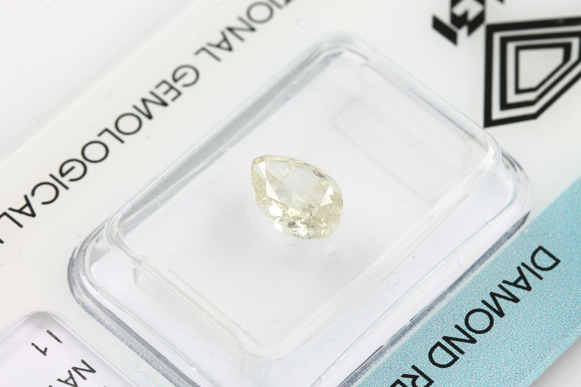 Loser Diamant, 1 ct Natural fancy light yellow/p1, - Image 3 of 3