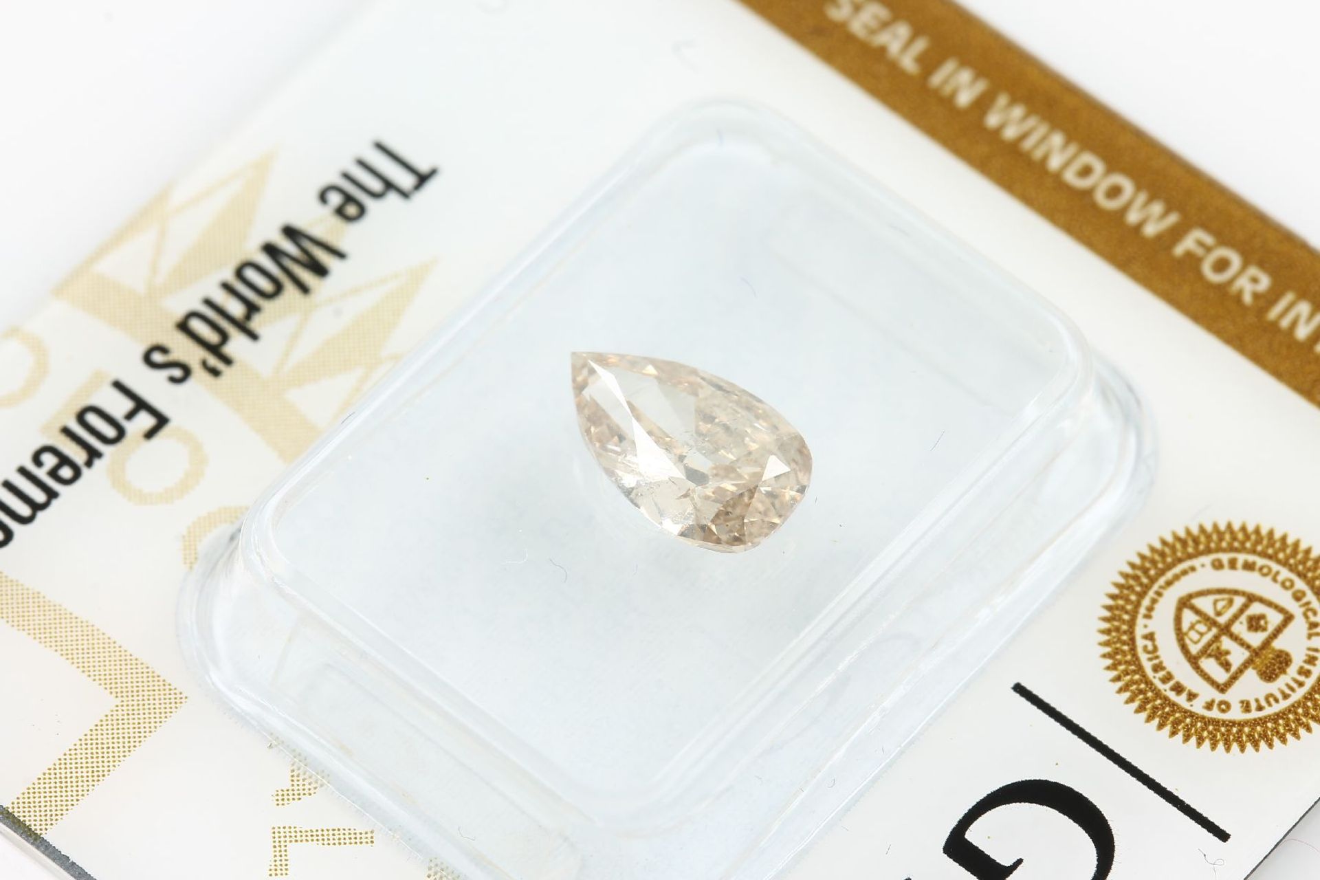 Loser Diamant, 0.9 ct Natural fancy yellow-brown, - Image 3 of 3