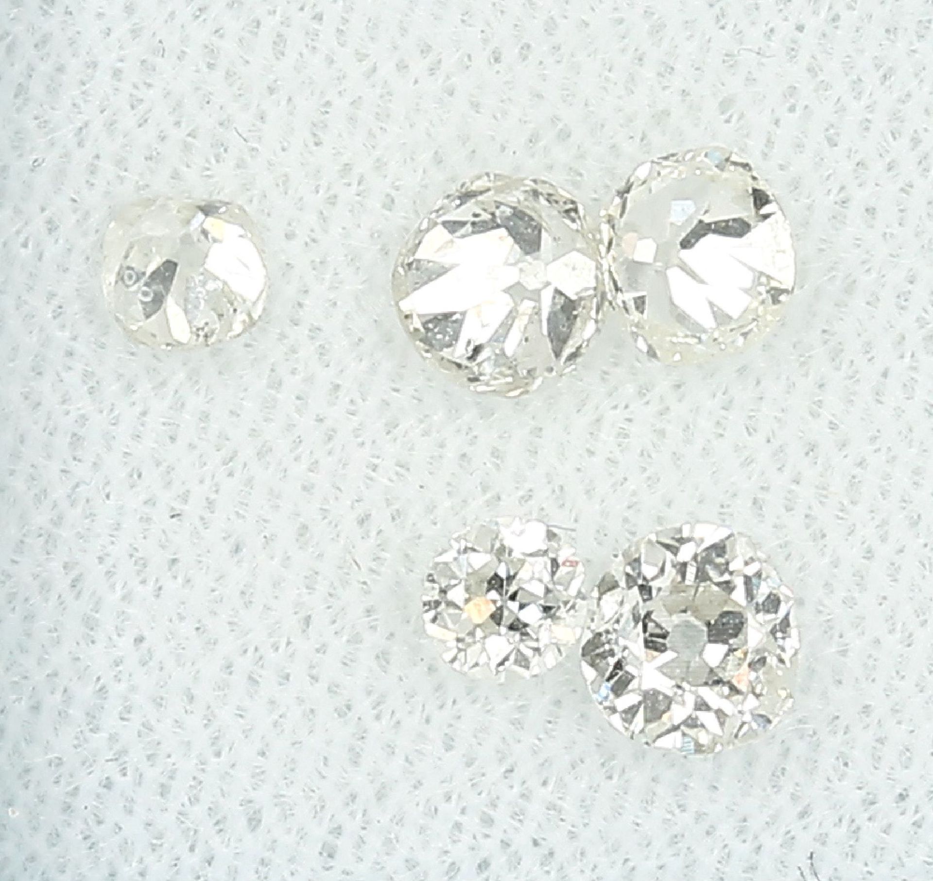 Lot 5 lose Diamanten, zus. ca. 1.31 ct Weiß-get.Weiß/si-p,