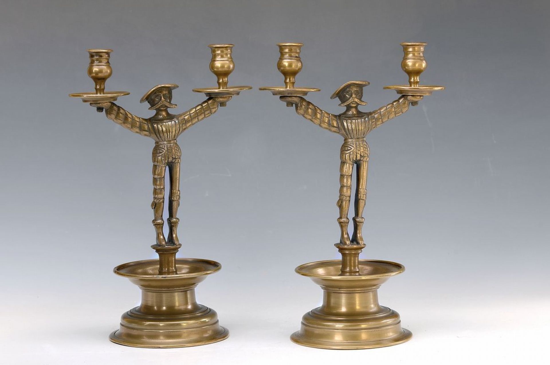 Paar Figurenleuchter, deutsch, um 1880-90, Bronze,