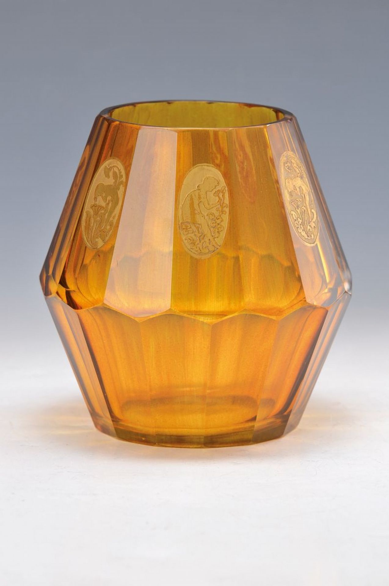 Ziervase, Moser Karlsbad, um 1915, braunes Rauchglas,