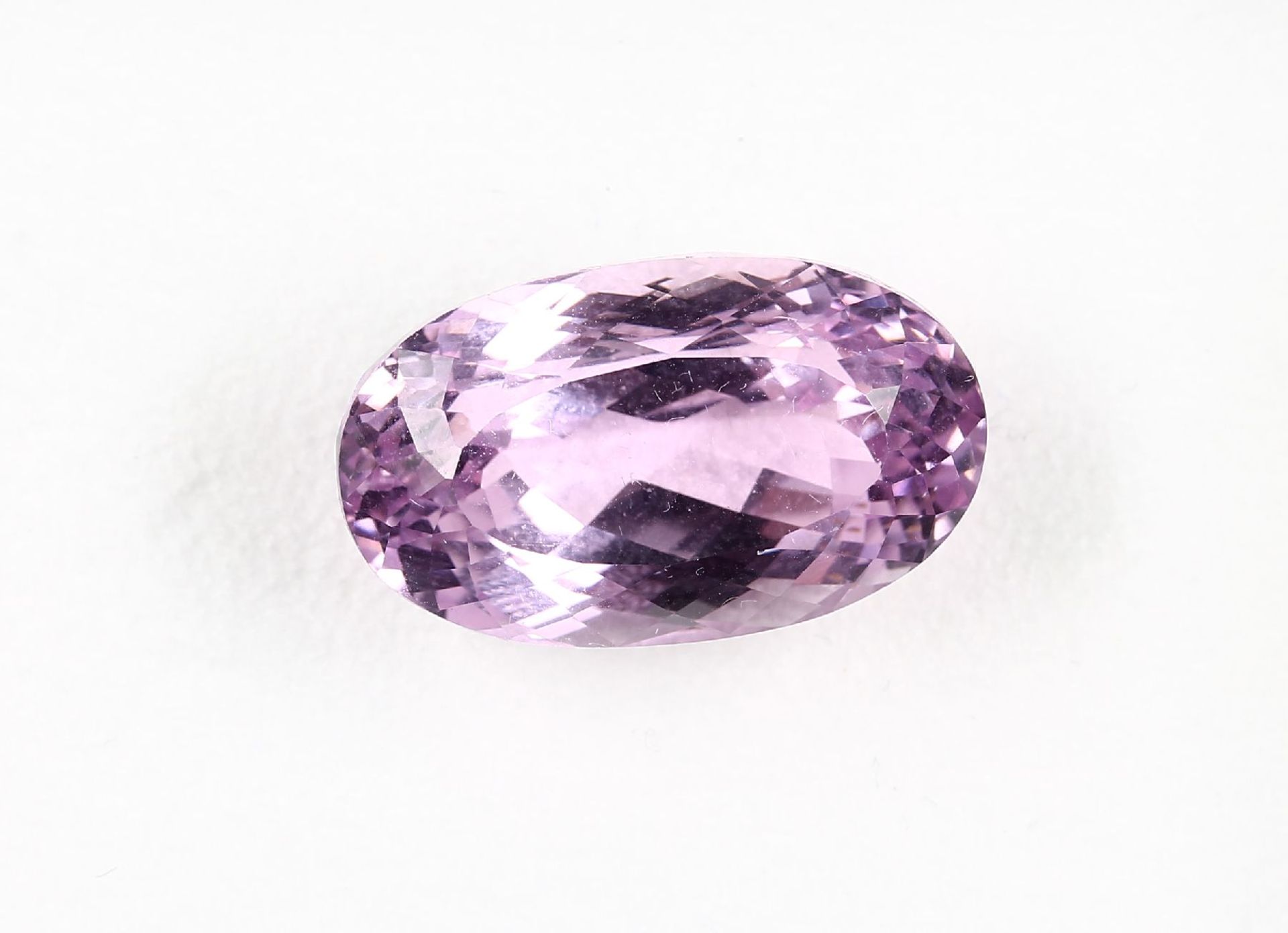 Loser ovalfacett. Kunzit, 22.44 ct, Treppenschliff