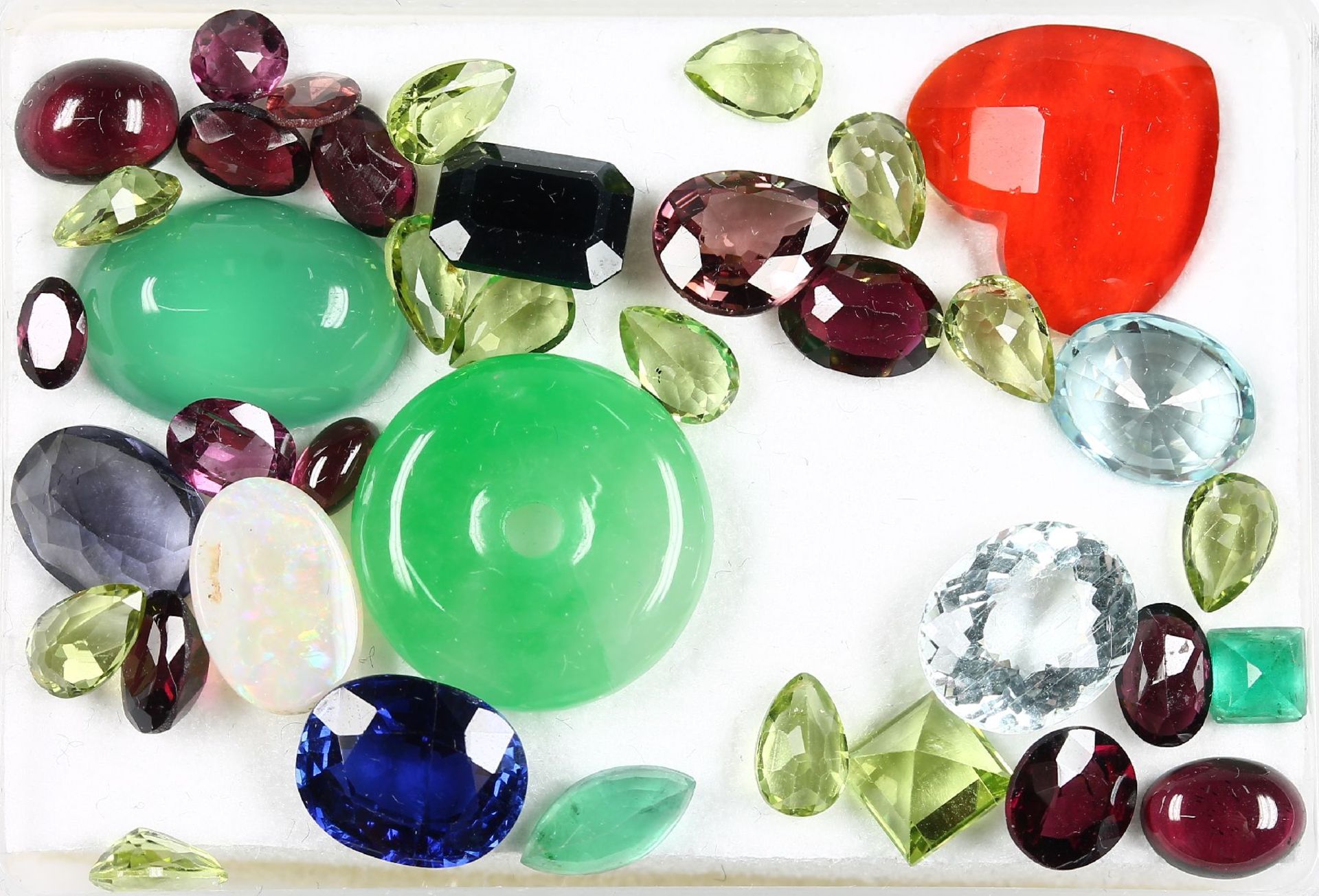 Lot lose Farbsteine, zus. 50.60 ct, Peridots, Opal,