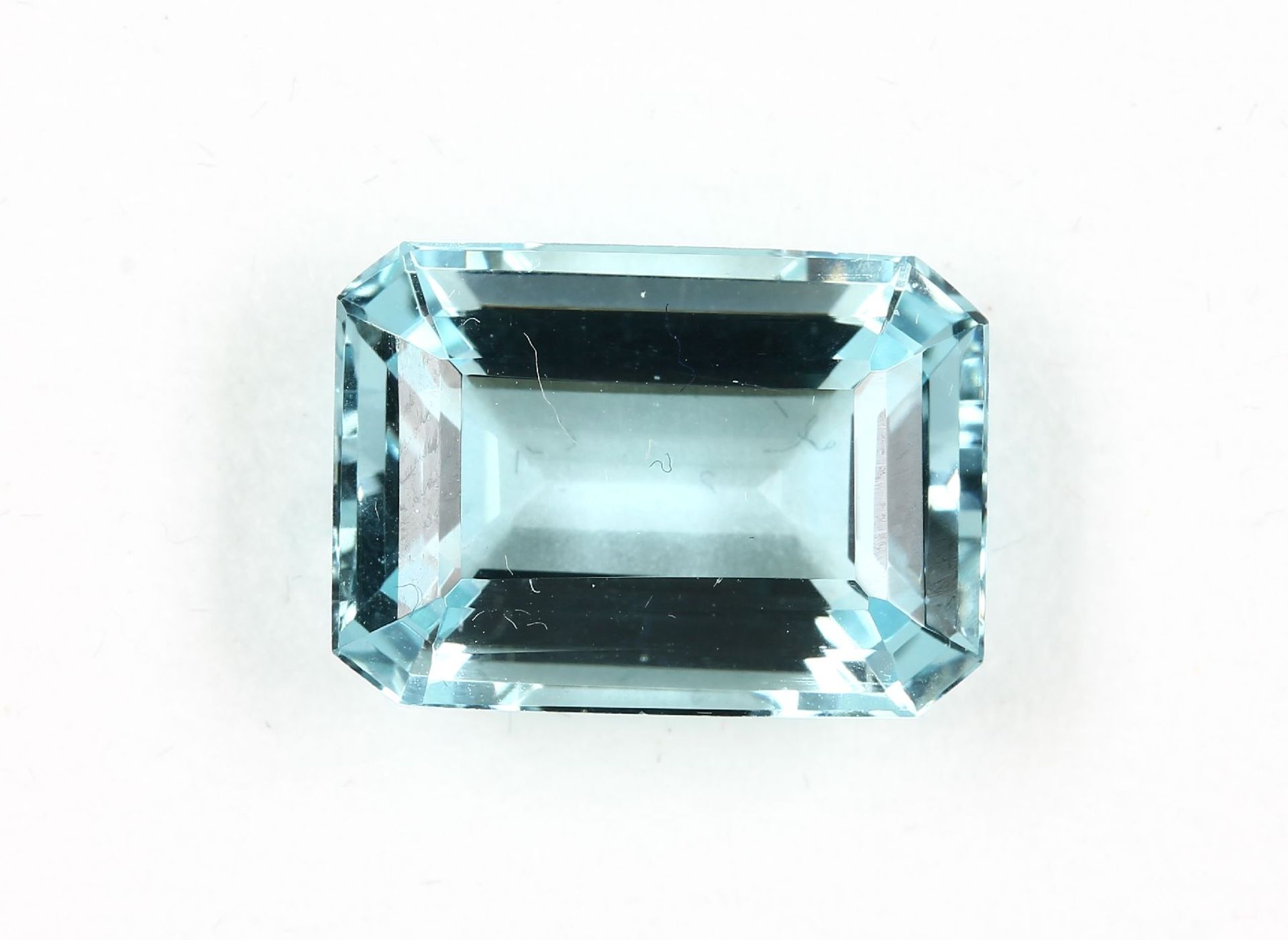 Loser Aquamarin, ca. 13.1 ct, 8-eckig facett.