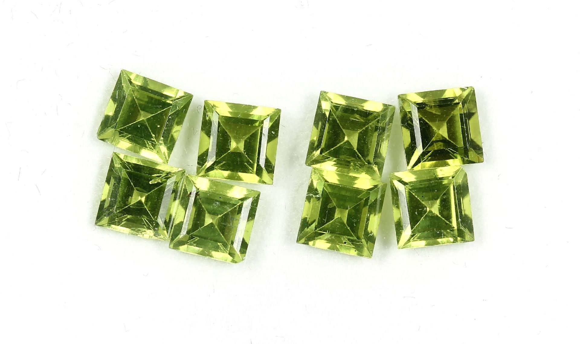 Lot 8 lose facett. Peridots, zus. 10.60 ct, facett.