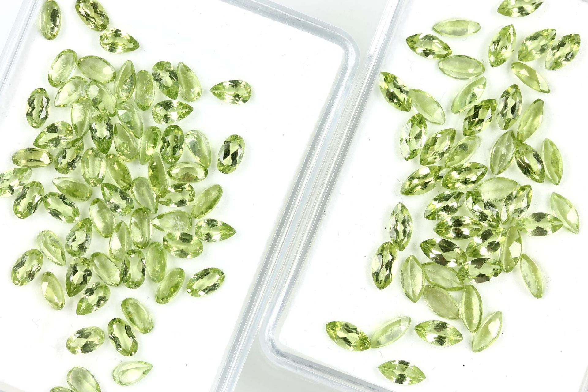 Lot lose Peridots, best. aus: 1 x oval- und