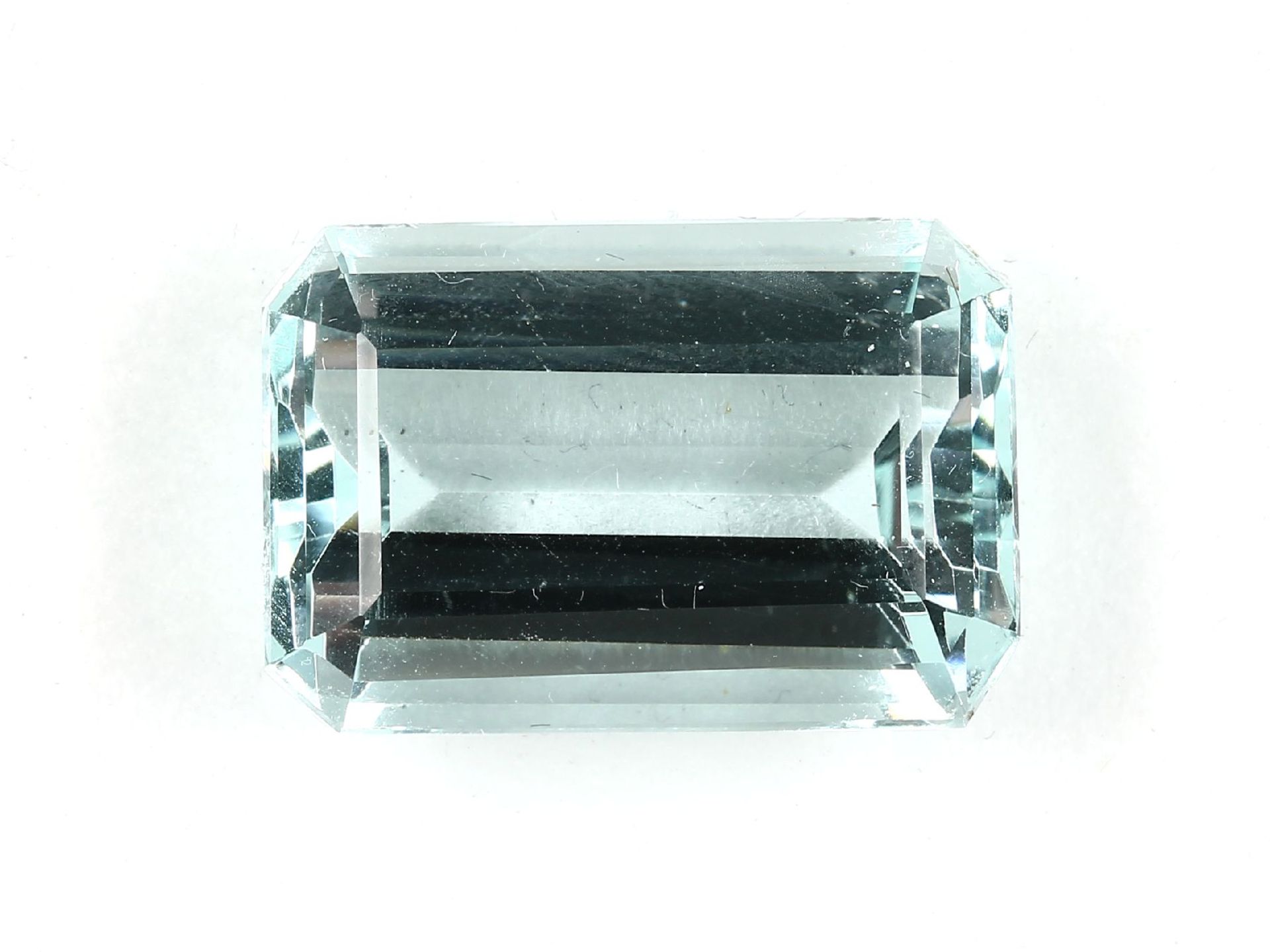 Loser Aquamarin, ca. 27.25 ct, 8-eckig facett.