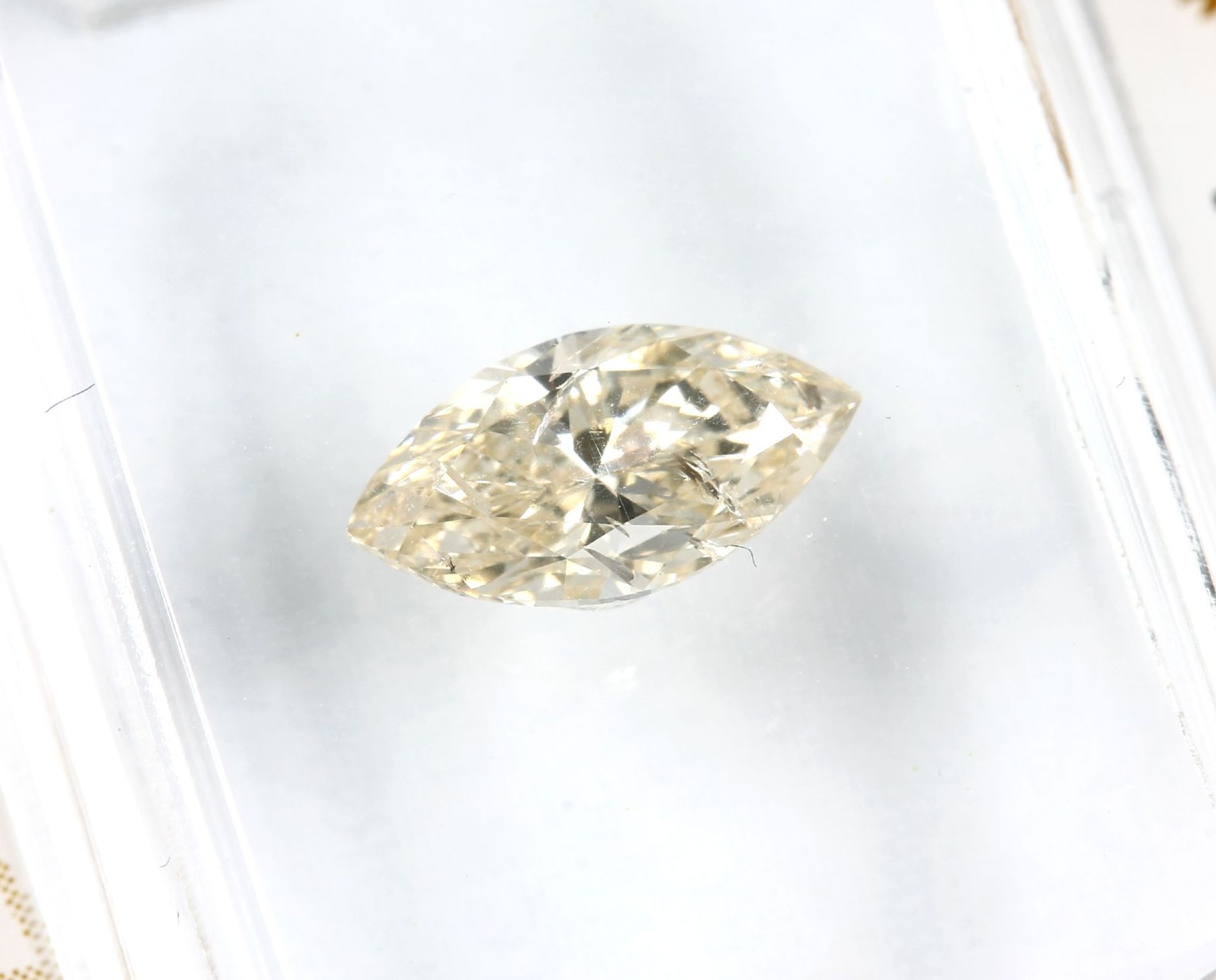 Diamant-Navette 0.71 ct natural fancy light brown-yellow, - Bild 3 aus 3