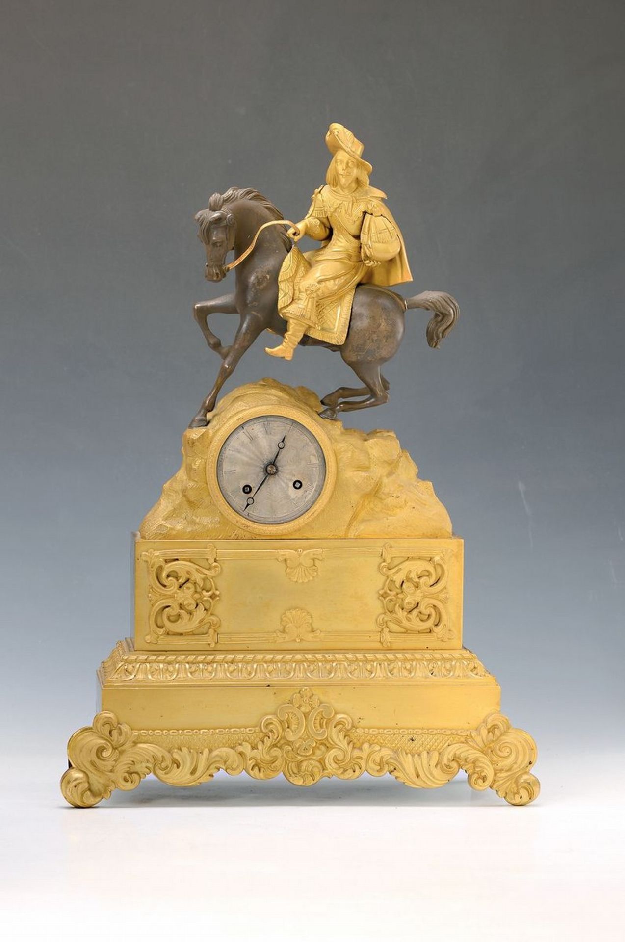 Pendule, Frankreich um 1850, verziertes Bronzegehäuse mit