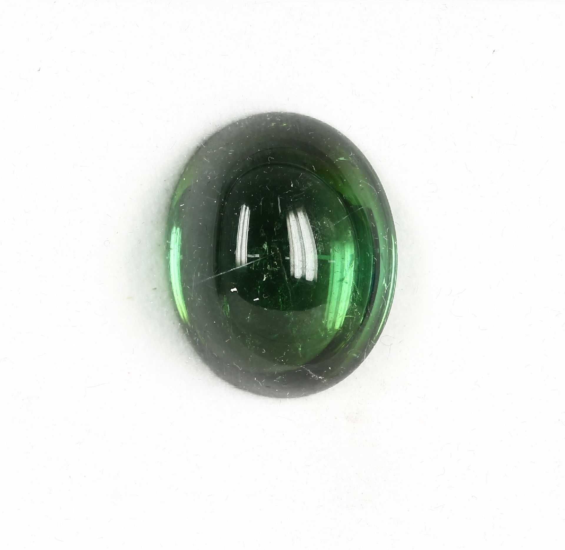 Loser Turmalin, ca. 53.7 ct, ovaler Cabochon, grün,