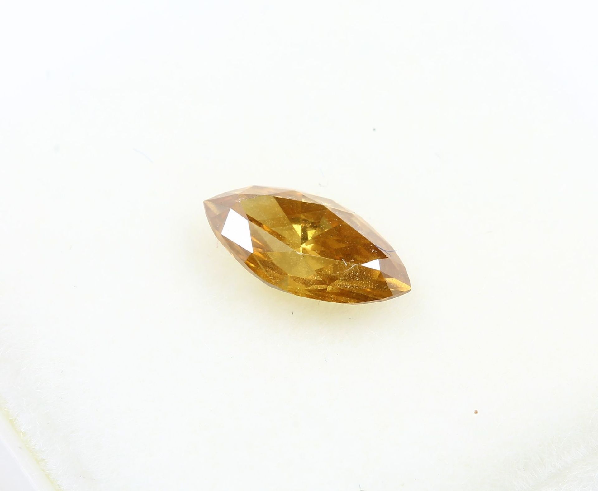 Loser Diamant, 0.57 ct Natural fancy intense yellowish - Image 2 of 3