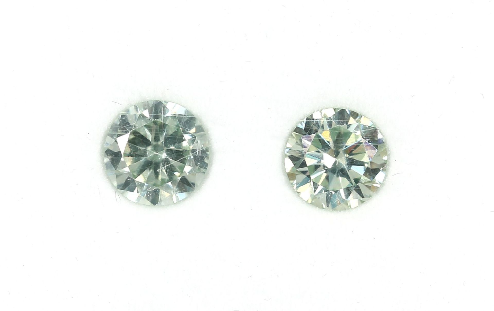 Rundfacett. Moissanit Pärchen 4.19 ct, leicht