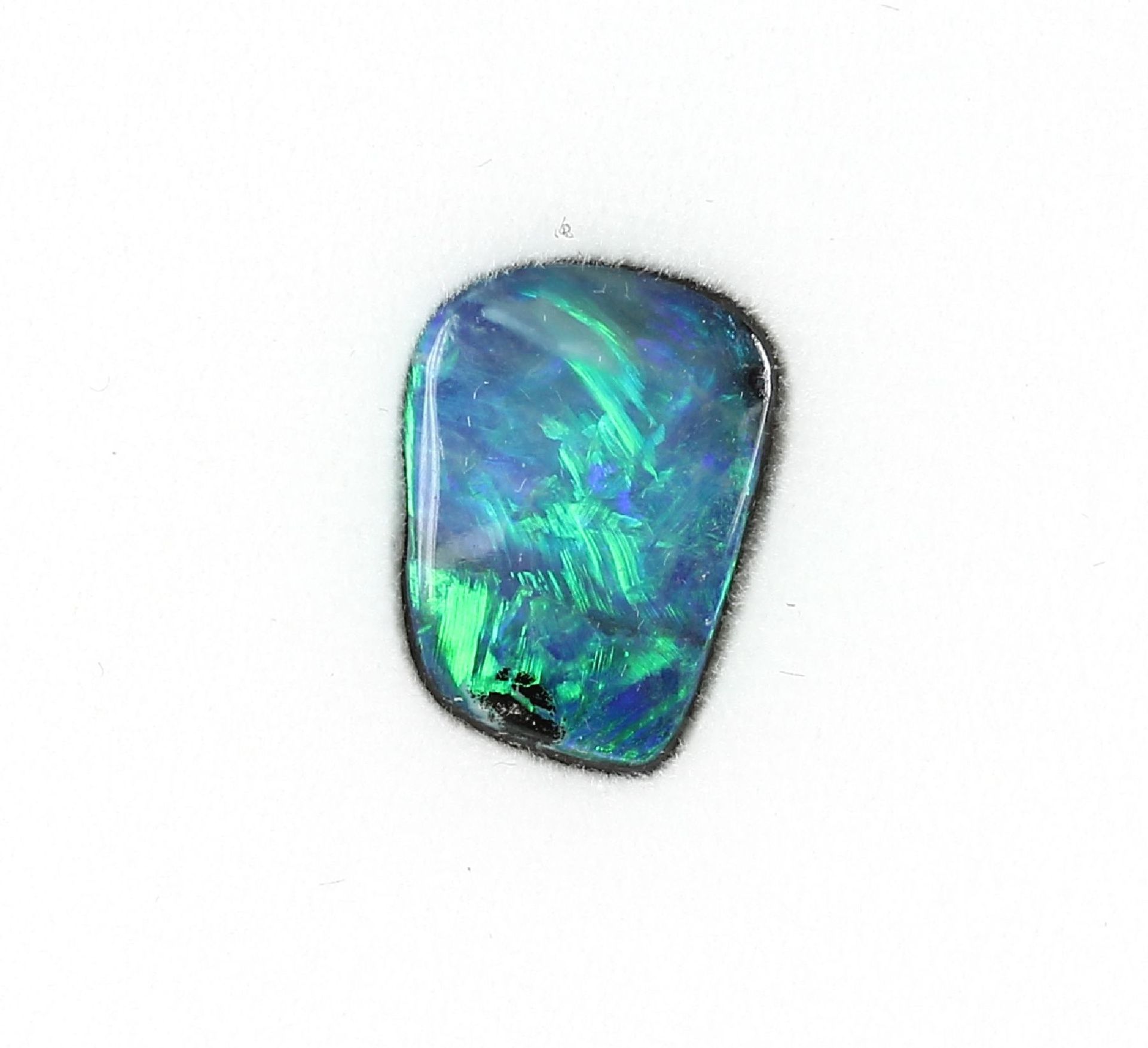 Loser Boulderopal, ca. 3.13 ct, Fantasieform, intensives